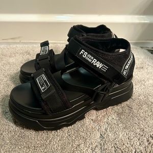 Basso Platform Sandals!